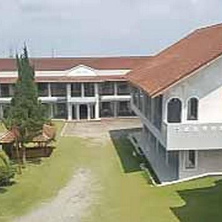Hotel Puspa Sari Redpartner Киатер Екстериор снимка