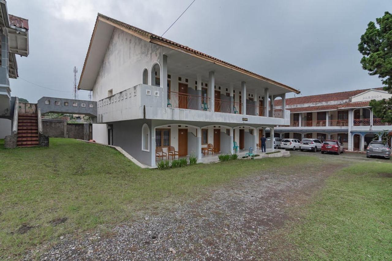 Hotel Puspa Sari Redpartner Киатер Екстериор снимка
