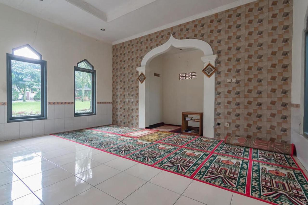 Hotel Puspa Sari Redpartner Киатер Екстериор снимка