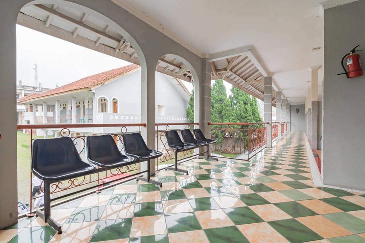 Hotel Puspa Sari Redpartner Киатер Екстериор снимка