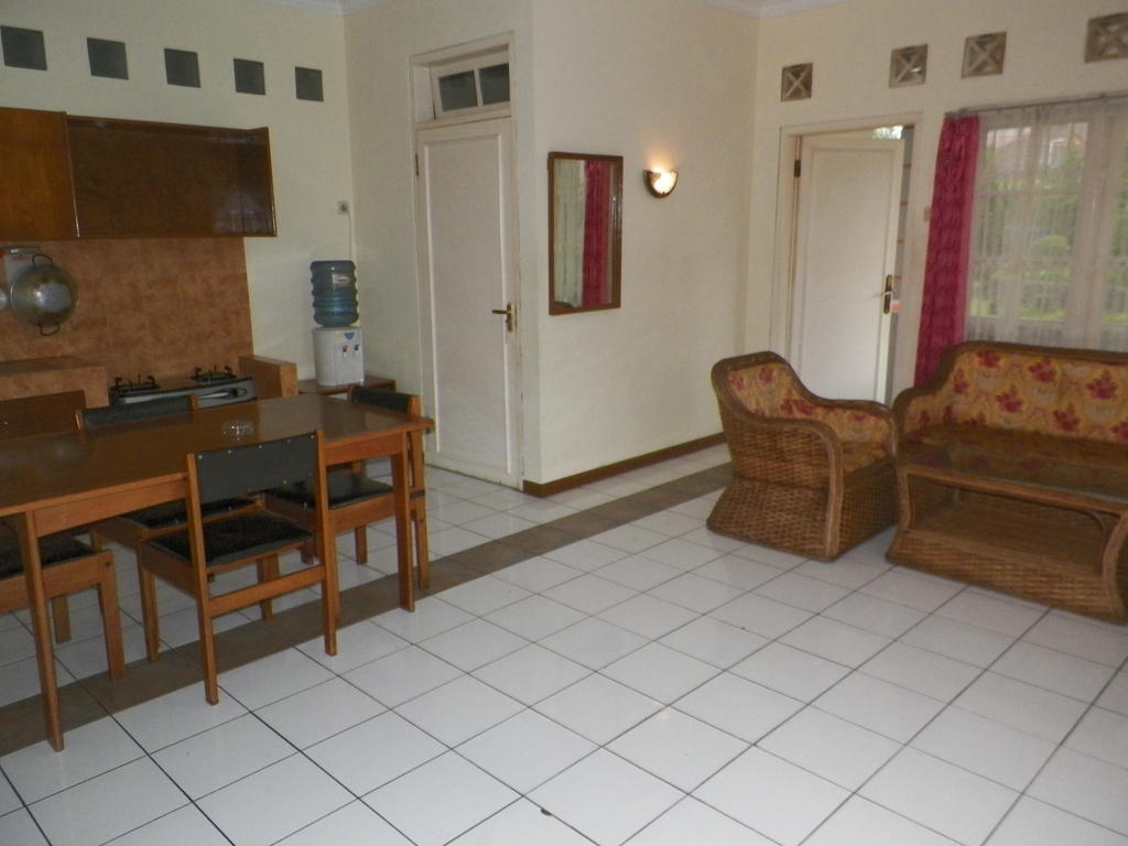 Hotel Puspa Sari Redpartner Киатер Стая снимка