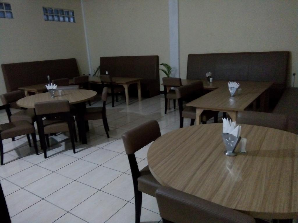 Hotel Puspa Sari Redpartner Киатер Екстериор снимка